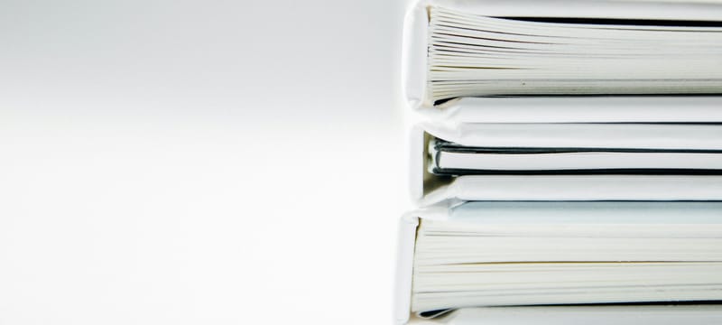 Diagrama de flujo mostrando un archivo de imagen genérico siendo normalizado a un nombre descriptivo antes de subirse al CMS