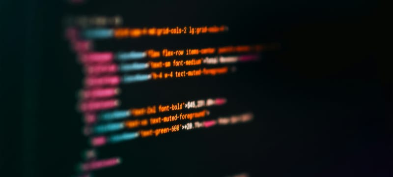 Diagrama de un bloque JSON-LD de schema.org anidando tipos Product, Offer y AggregateRating